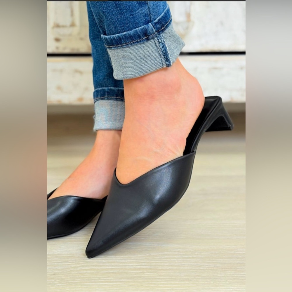 New Wild Diva Adina Pointed Toe Mule Heels - Black Sz 8